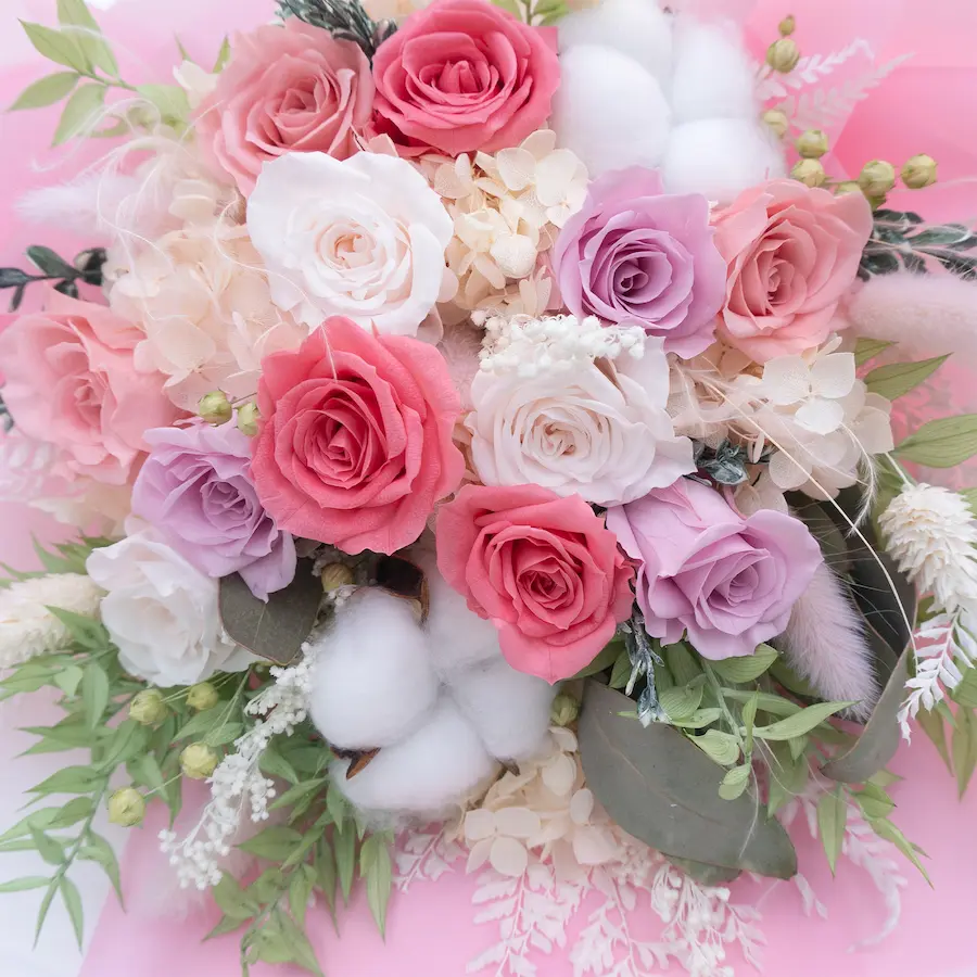 Blossom ピンクのプリザーブドローズと花材